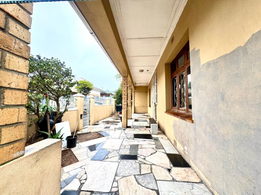 5 Bedroom Property for Sale in Woodstock Western Cape